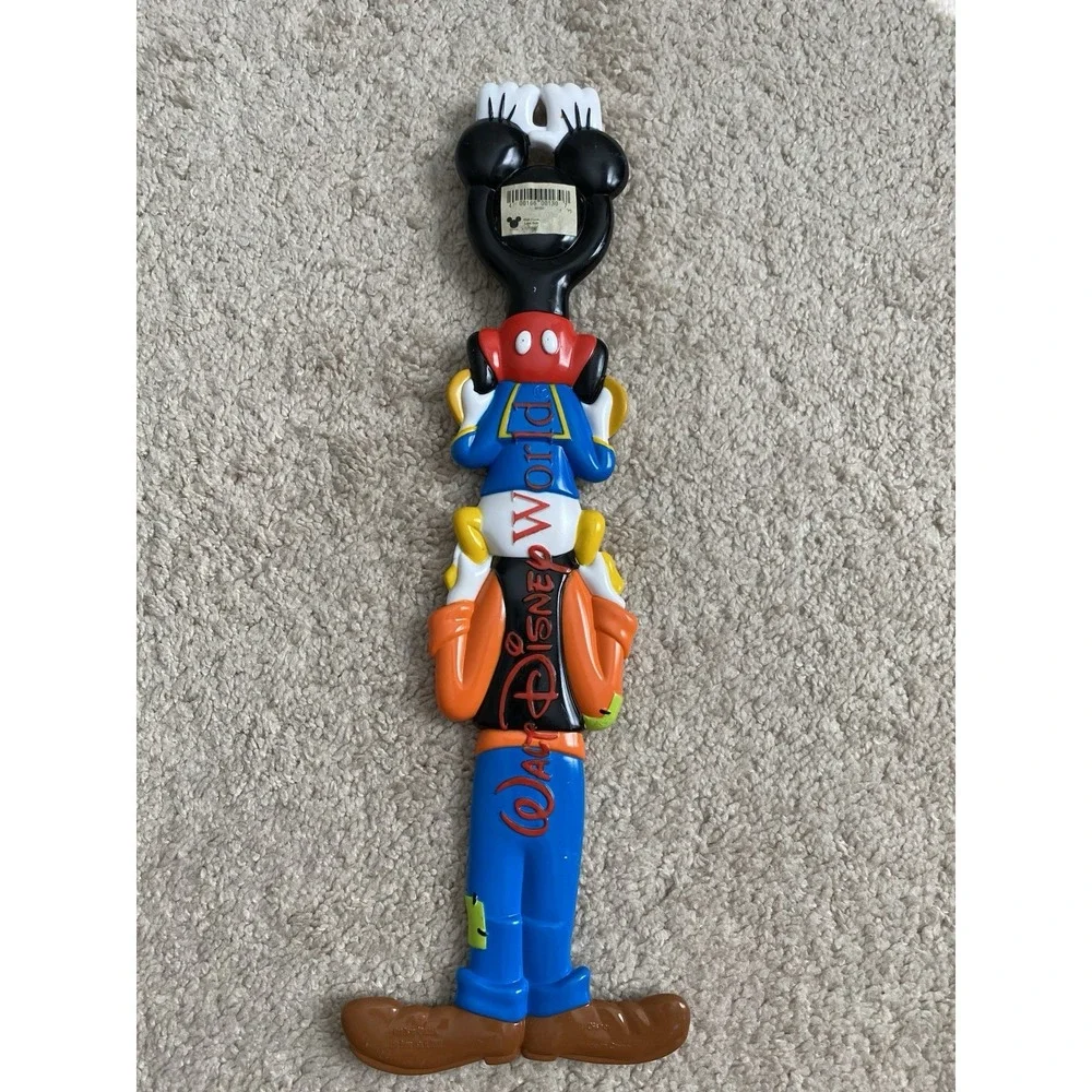 Vintage Walt Disney World Stacked Friends Back Scratcher Goofy Mickey Donald‎